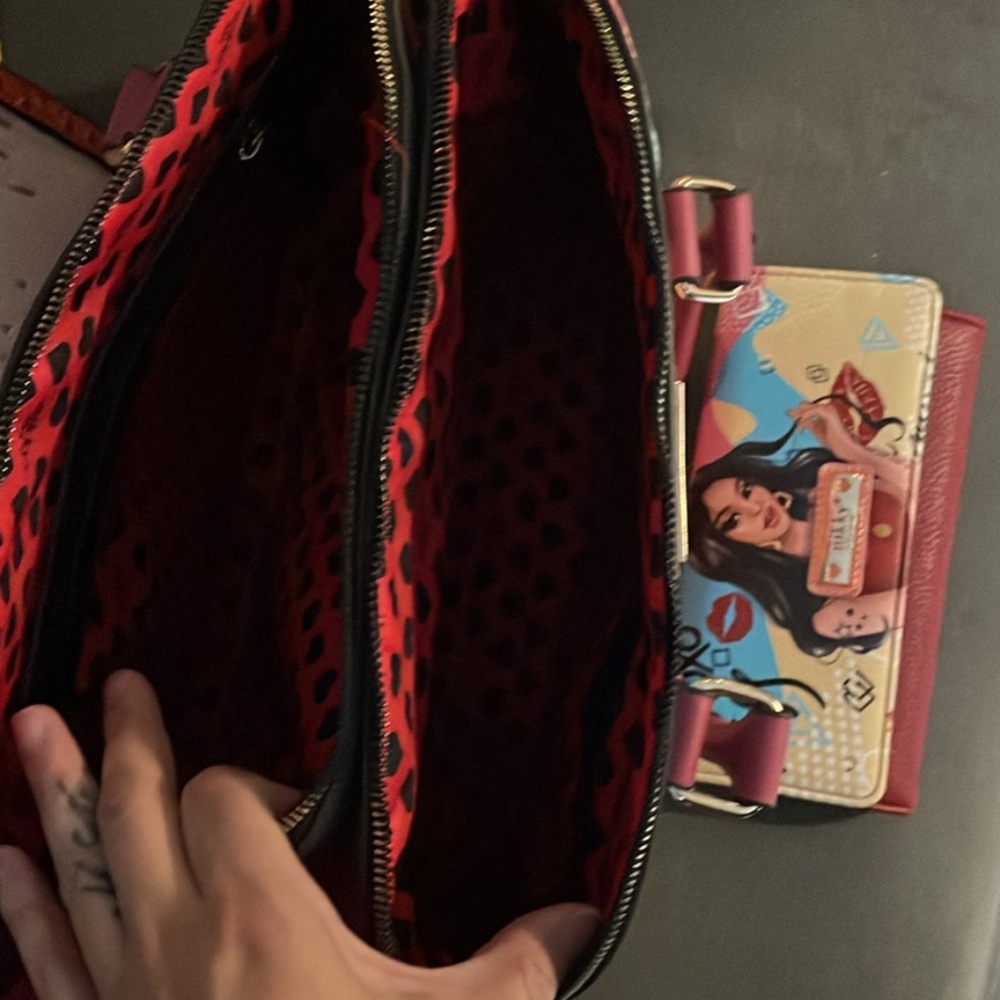 Handbag - Picture 2 of 6